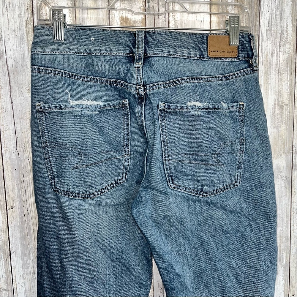 American Eagle Tomgirl High Rise Button Distressed Regular Wash Women’s 4 - Picture 6 of 8
